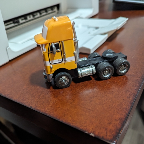 Disney Pixar Truck Cab. No trailer. Peterbilt name on bottom. Die cast. - Picture 4 of 5